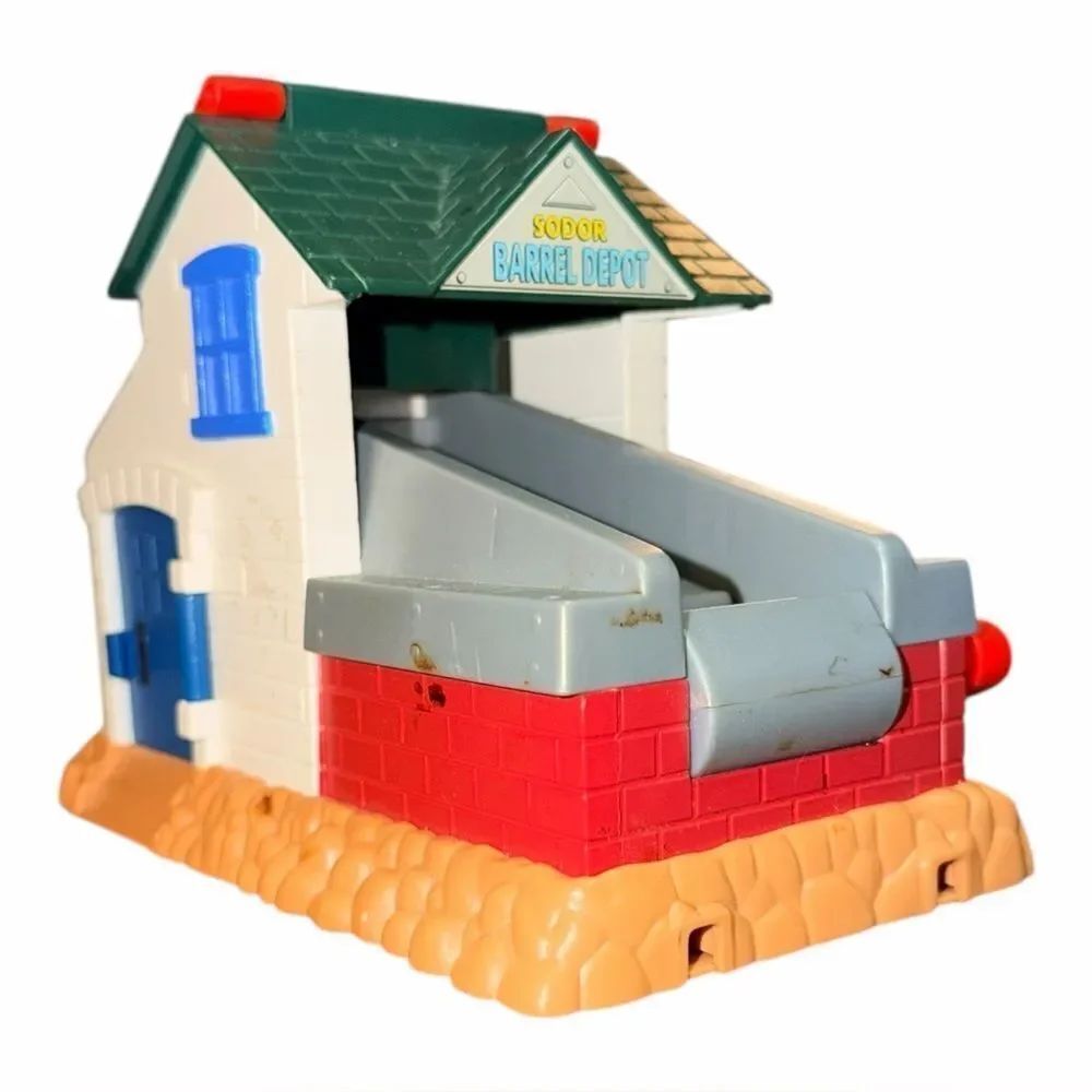 RETIRED 2006 Thomas & Friends Take Along Sodor Barrel Depot Playset Station